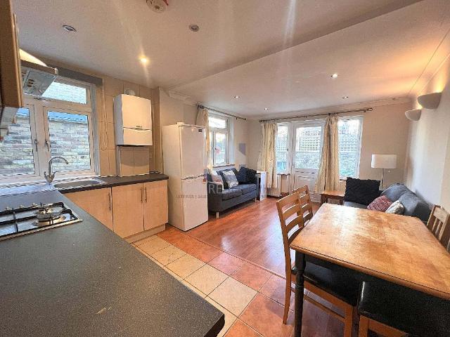 Apartment for rent in Furzedown, Greater London