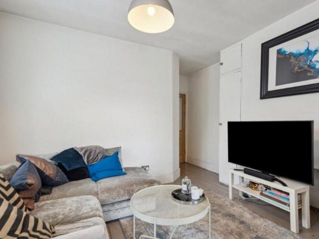 Apartment for rent in Mortlake, Greater London
