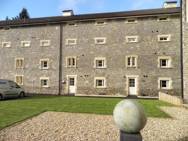 Flat for rent in Little London, Oakhill