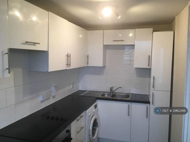 Apartment for rent in Carshalton Beeches, Greater London