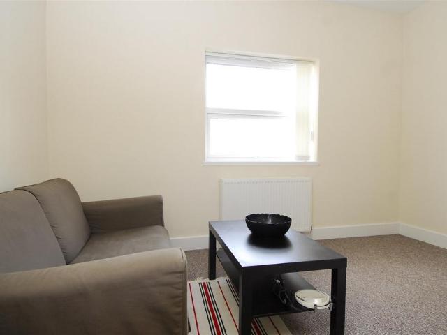 Flat for rent in Mount Wise