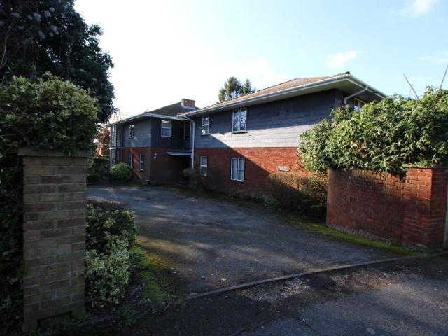 Flat for rent in Totteridge, Cressex