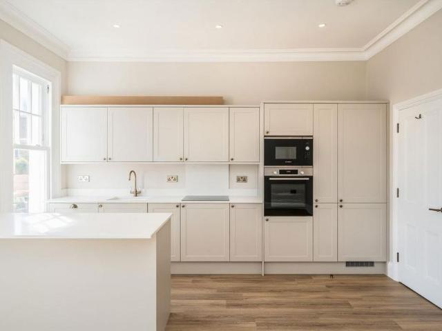 Apartment for rent in Clapham Park, Greater London