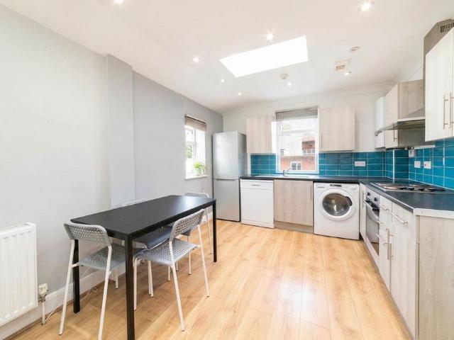 Flat for rent in Pinner, Greater London