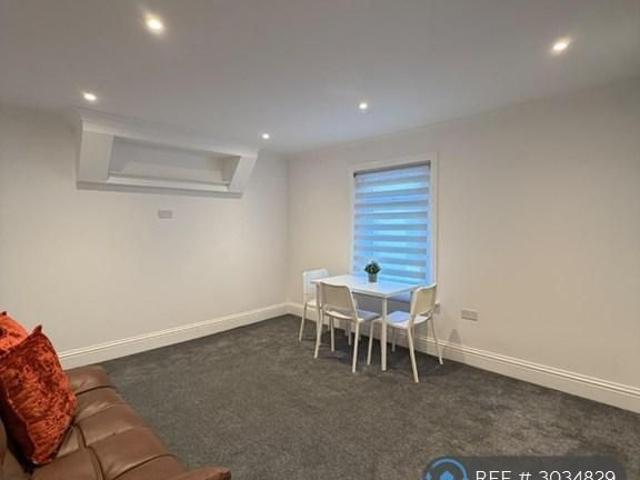Apartment for rent in The Triangle, Reading