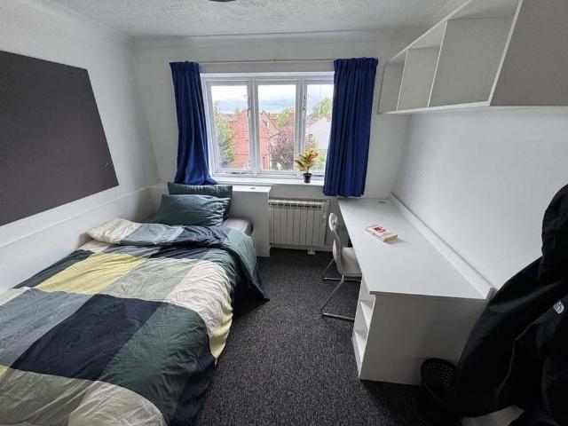 Room for rent in St. Mildred's, The Bridge