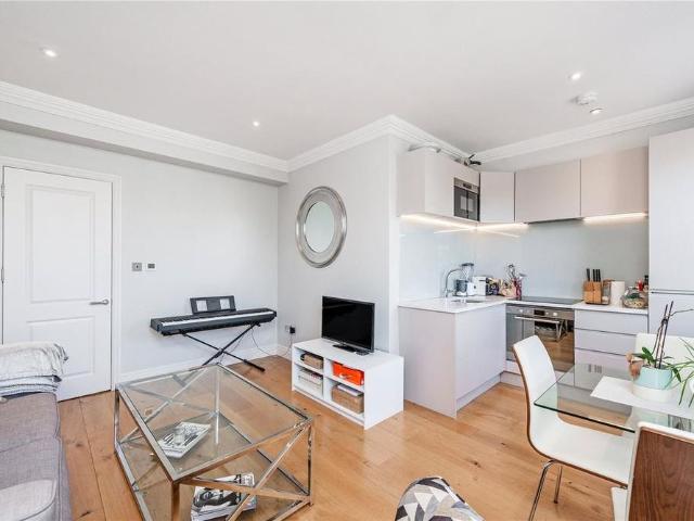 Apartment for rent in Highbury, Greater London