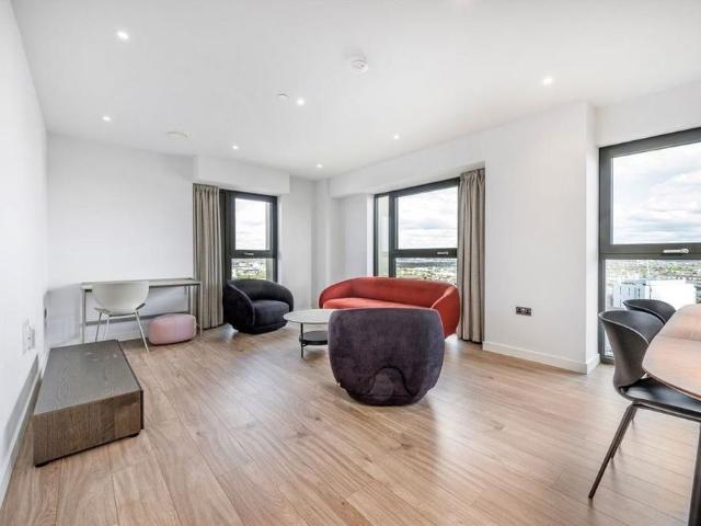 Apartment for rent in London Borough of Ealing, Park Royal