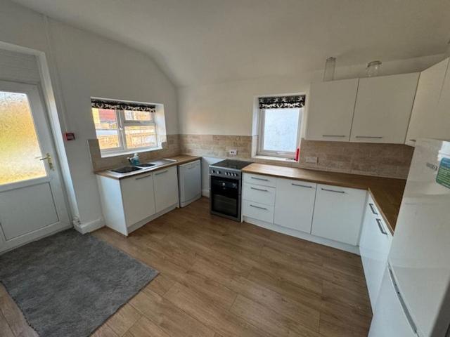 Flat for rent in Penylan, Falcon Lodge