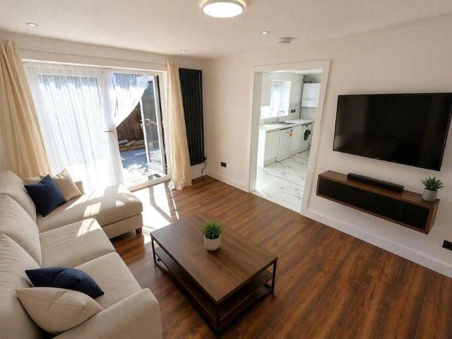 Apartment for rent in Woodford, Greater London