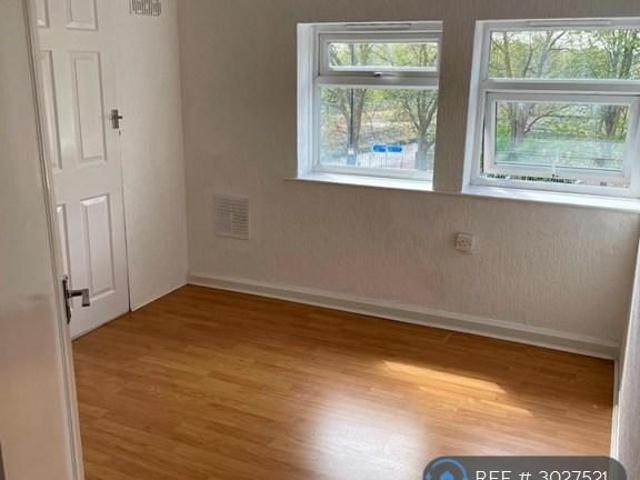 Apartment for rent in Gorse Hill, Trafford Park