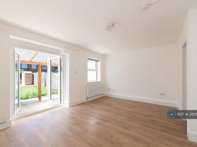 Apartment for rent in Callis Yard, Greater London