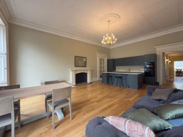 Apartment for rent in Broughton, Scotland