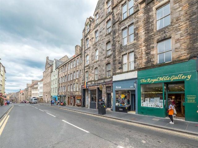 Flat for rent in Canongate, Old Town