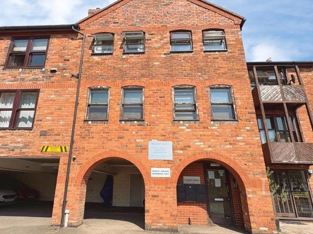 Flat for rent in Red Hill, Worcestershire