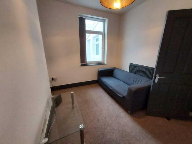 Apartment for rent in Nangreaves, Wales