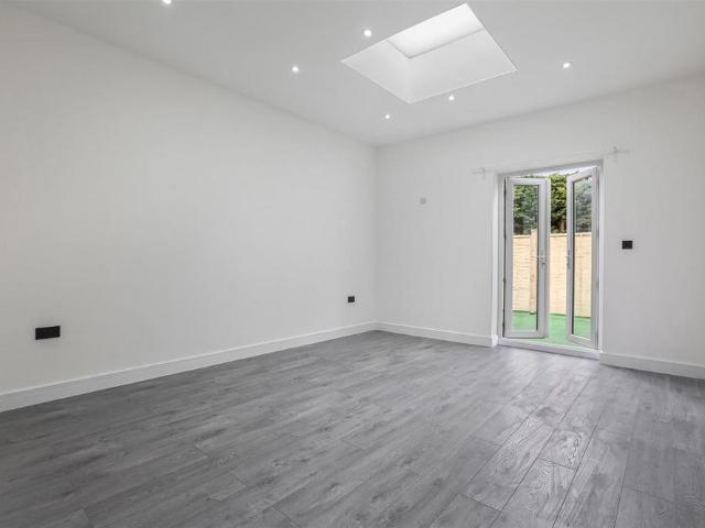 Apartment for rent in London Borough of Sutton, Greater London