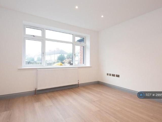 Apartment for rent in Edmonton, Greater London