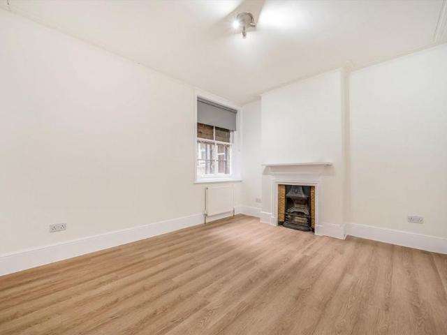 Apartment for rent in Strawberry Hill, Greater London