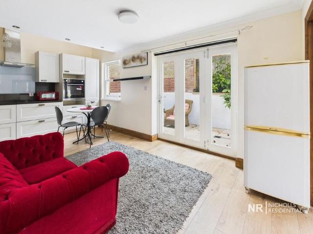 Apartment for rent in Woodcote, Epsom