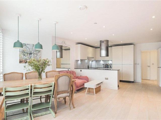 Apartment for rent in South Lambeth, Greater London