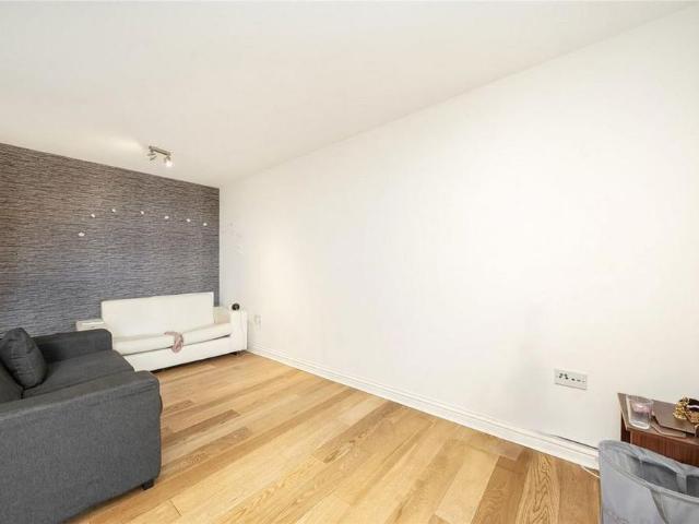 Apartment for rent in Colindale, Greater London