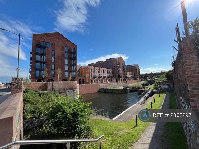Flat for rent in Calderstones