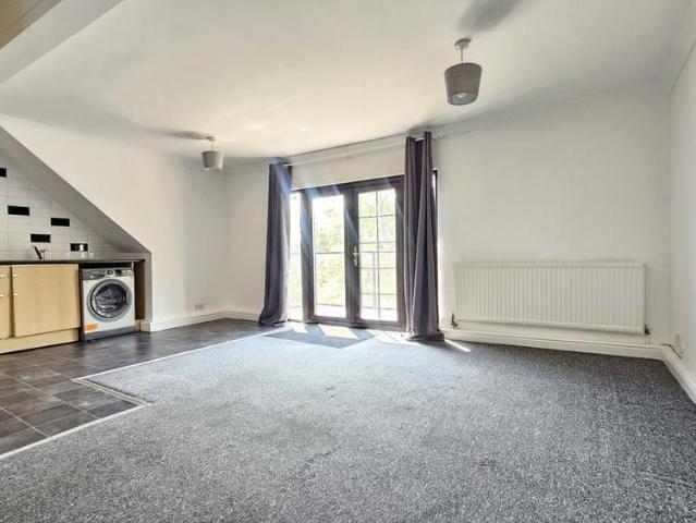 Apartment for rent in Swanscombe and Greenhithe, Monks Orchard