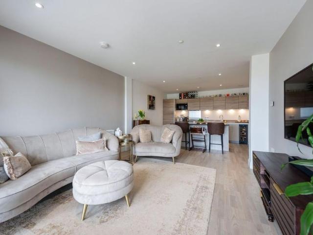 Apartment for rent in Motspur Park, Greater London