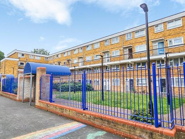 Flat for rent in Little Ilford, Greater London