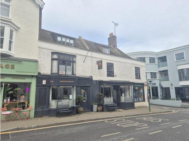 Flat for rent in Upton, Acol