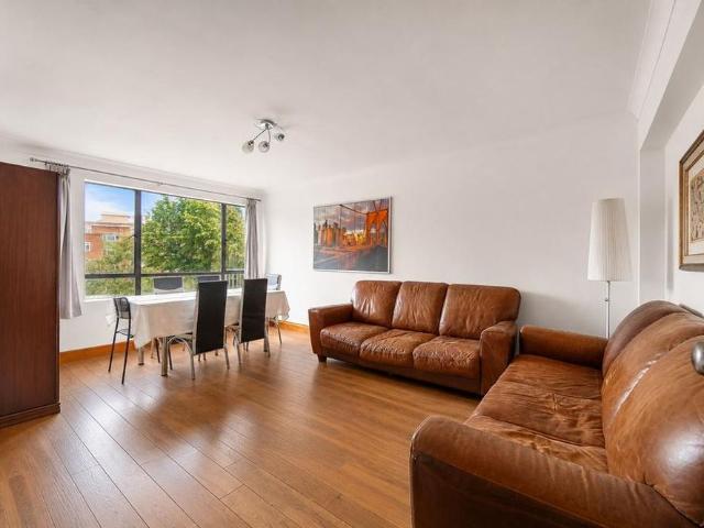 Apartment for rent in Denham, Denham Green