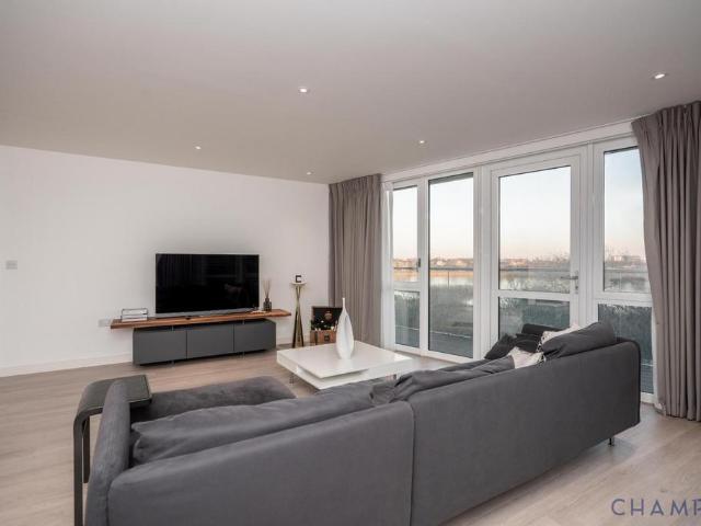 Flat for rent in Woodberry Down, Stamford Hill