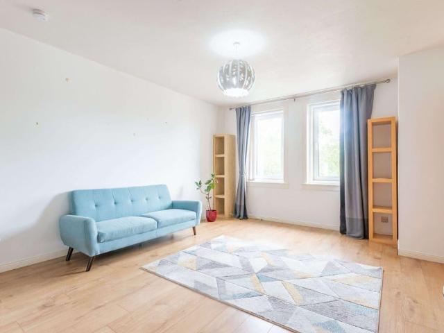 Flat for rent in Chesser, Stenhouse