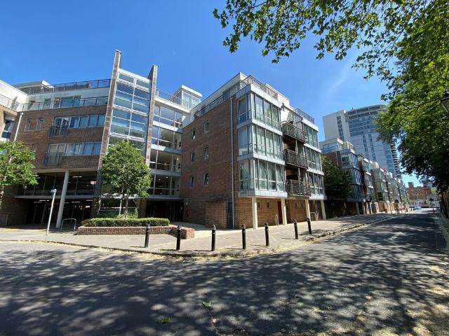Flat for rent in Portsea, City Of Portsmouth