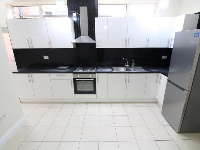 Flat for rent in London Borough of Hounslow, Greater London