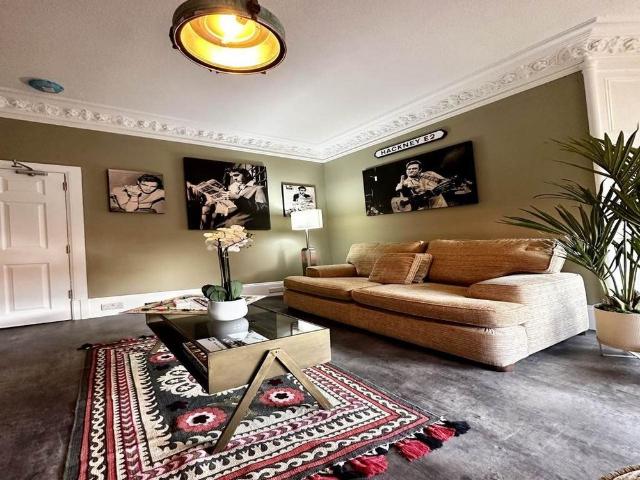 Apartment for rent in Hilltown, Scotland