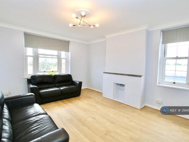 Flat for rent in London Borough of Merton, Merton Park
