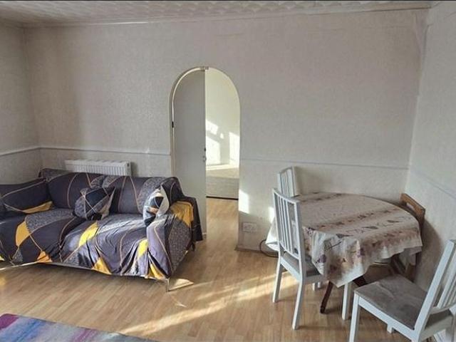 Apartment for rent in Broadfields, Greater London