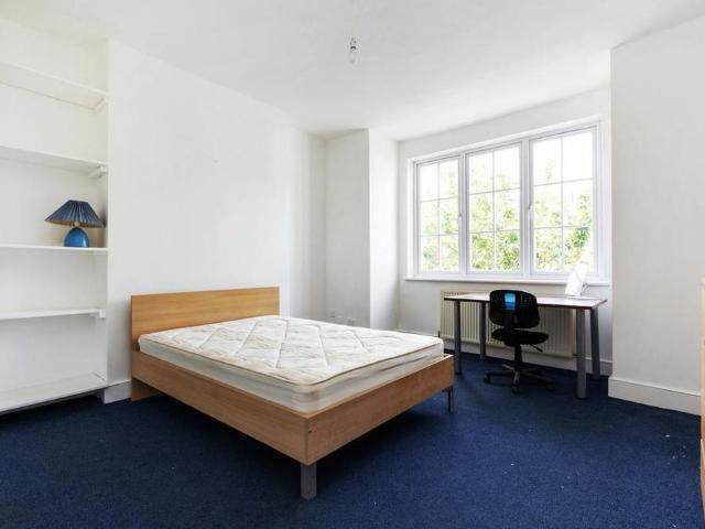 Apartment for rent in West Kensington, Greater London