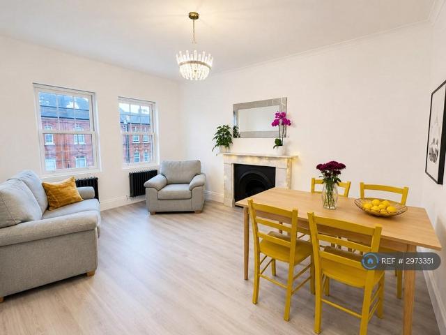 Flat for rent in West Kensington, Greater London