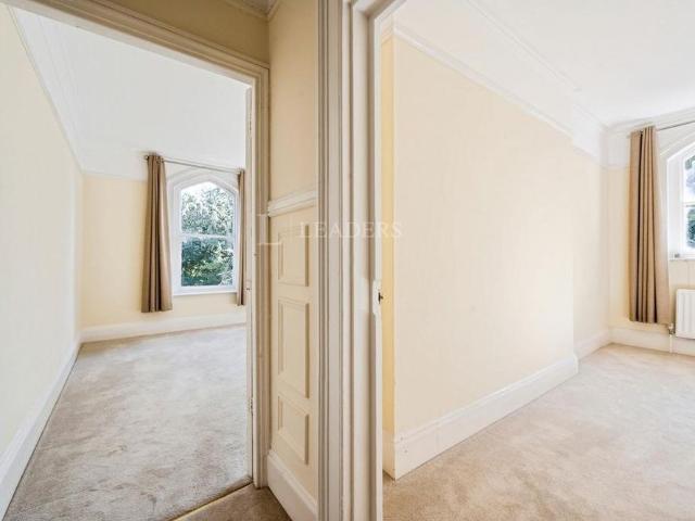 Apartment for rent in Red Hill, Surrey