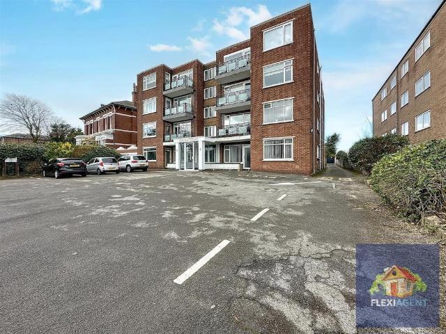 Flat for rent in Marshside, Southport