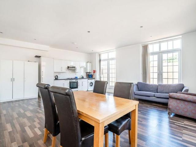 Apartment for rent in St Margarets, Greater London