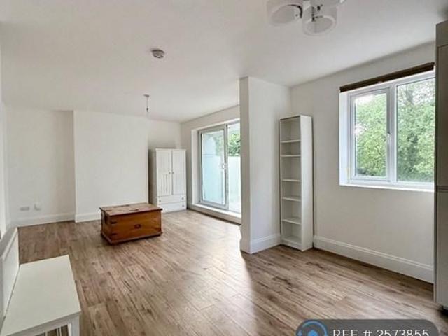Apartment for rent in Putney Vale, Greater London