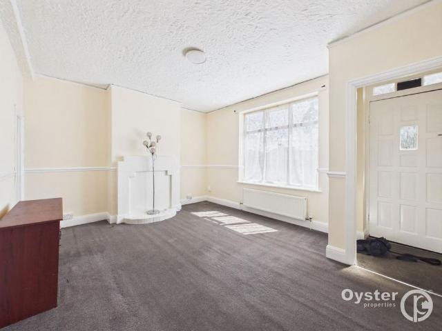 Apartment for rent in Little Stanmore, Greater London