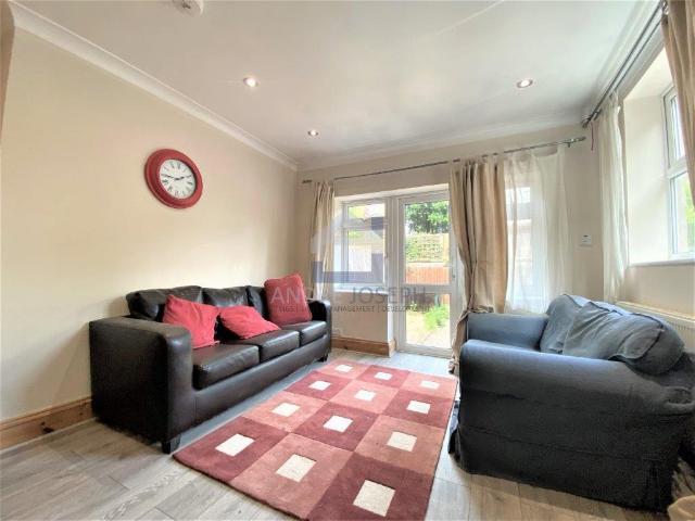 Apartment for rent in Furzedown, Greater London