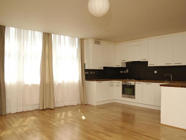 Flat for rent in London Borough of Ealing, Greater London