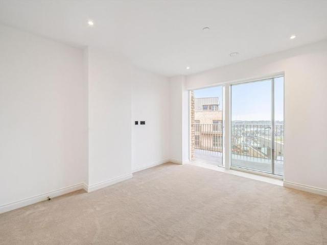 Apartment for rent in Sands End, Greater London