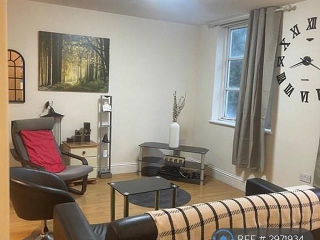 Apartment for rent in Elm Park, Calderstones